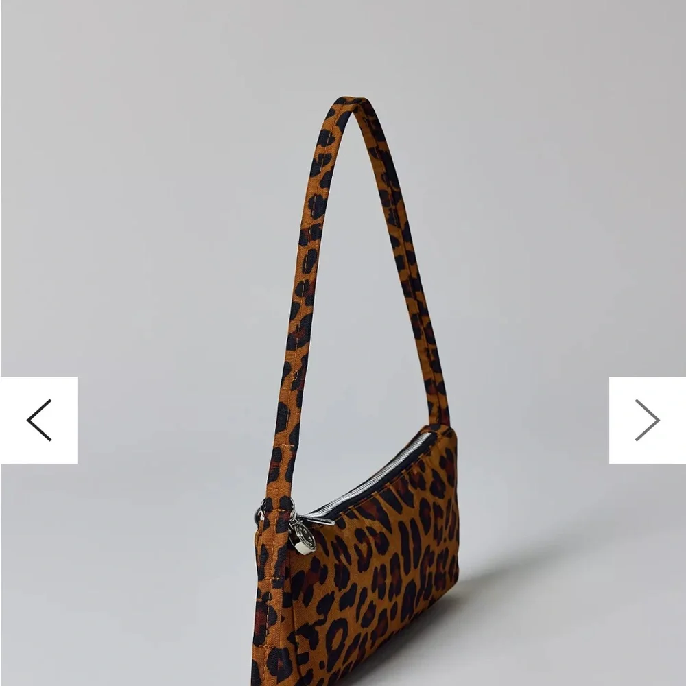 NWT BAGGU Leopard Print Pouchette - Picture 2 of 5